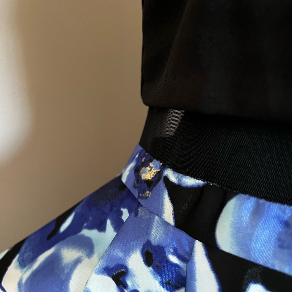 Betsy and Adam Solid and Blue Floral Print Illusion Full Length Gown Size 10 - Picture 6 of 11